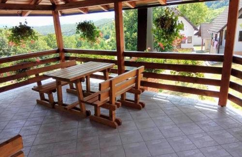 Poljanak Hotel | Experience Apartments Poljanak Green House: 10/10 Rated Stay