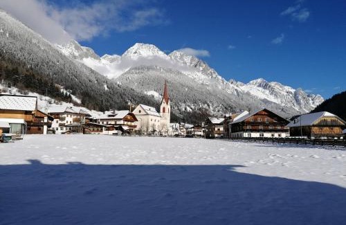 Anterselva Apartment | Pet-Friendly Apartments Rainer with Oceanfront Views