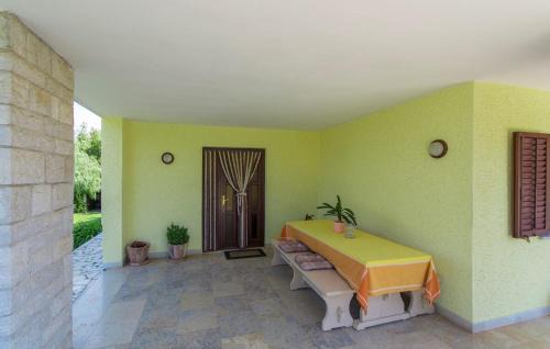 Kirmenjak House | Pet-Friendly Apartments Rajko: A Family Retreat Awaits