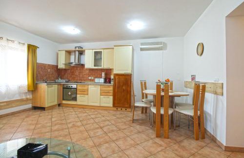 Pjescana Uvala Apartment | Family-Friendly Stay at Apartments Richard 2319 - 4 Stars