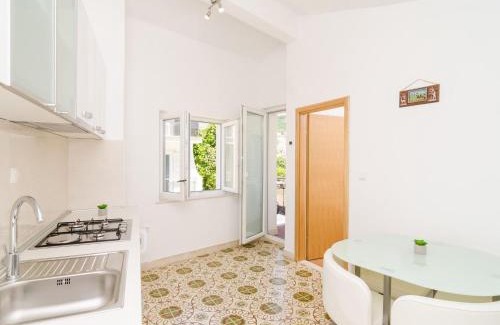 Kupari Apartment | Apartments & Rooms Bari i -Comfort One Bedroom Apartment with Balcony and Garden View Apt Preko-5