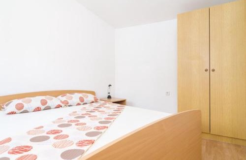 Kupari Apartment | Apartments & Rooms Bari i -Comfort One Bedroom Apartment with Balcony and Garden View Apt Preko-5