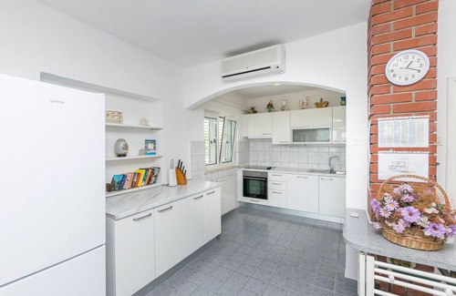 Pirovac Apartment | Oceanfront Apartments Rosanda: Rated 10/10 in Pirovac