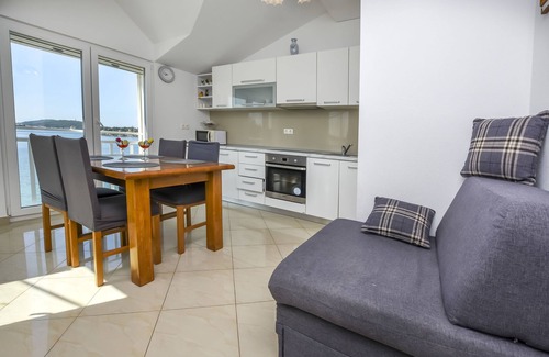 Podglavica Apartment | Oceanfront Apartments Silvana in Rogoznica - Guest Rated 10/10