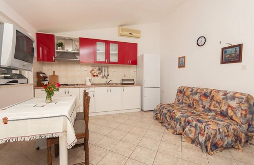 Rogoznica Apartment | Pet-Friendly Apartments Srđan with Ocean Views in Rogoznica