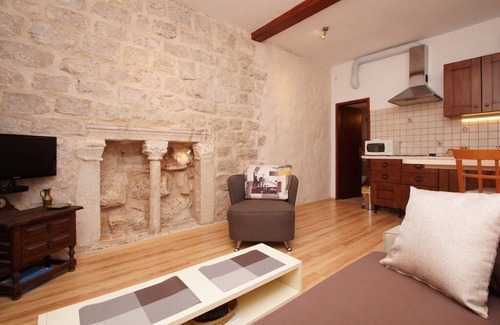 Cove Tri Zala (Zrnovo) Apartment | Pet-Friendly Apartments Sunny Town with Spa and Breakfast