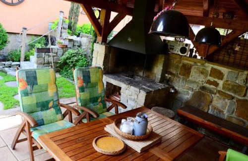 Mosty u Jablunkova Apartment | Pet-Friendly Apartments Ve Dvoře with High Guest Ratings