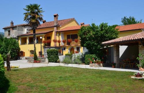 Kuceli Apartment | Relaxing Oceanfront Apartments Villa Sušanj with Great Reviews