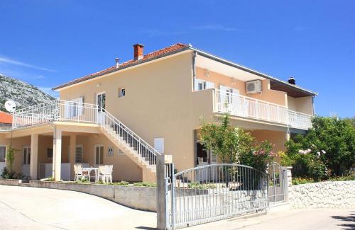 Orebic Apartment | Family-Friendly Apartments with Parking in Orebic, Peljesac