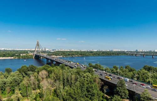 Obolon' Apartment | Scenic Apartments with Panoramic Dniepr Views - 4 Star