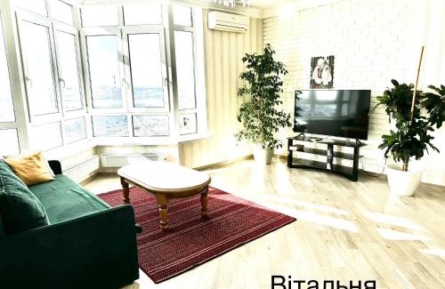Darnyckyj Apartment | Elegant Dnipro View Apartments - Rated 9.5/10 & Pet Friendly