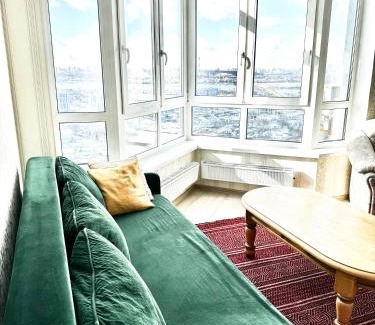 Darnyckyj Apartment | Elegant Dnipro View Apartments - Rated 9.5/10 & Pet Friendly