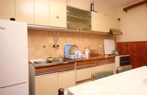 Zavalatica Apartment | Family-Friendly Apartments with Parking in Zavalatica, Korcula