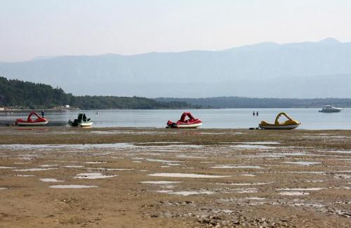 Cizici Apartment | Family-Friendly Apartments with Parking in Cizici, Krk