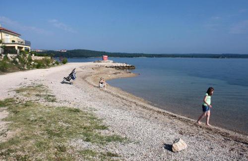 Cizici Apartment | Family-Friendly Apartments with Parking in Cizici, Krk