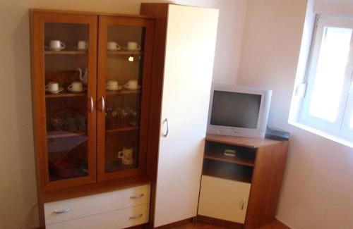 Povljana Apartment | Pet-Friendly Apartments in Povljana with Parking Space