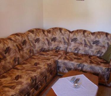Povljana Apartment | Pet-Friendly Apartments in Povljana with Parking Space
