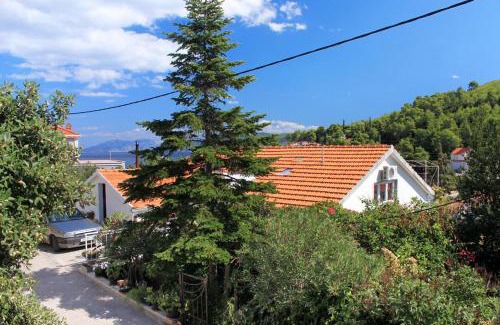 Prigradica Apartment | Convenient Apartments with Parking in Prigradica, Korcula