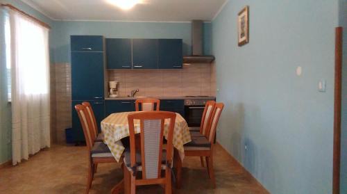 Flengi Apartment | Pet-Friendly Apartments with Parking in Flengi, Porec
