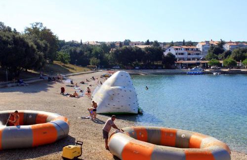 Pjescana Uvala Apartment | Pet-Friendly Apartments with Parking in Pjescana Uvala