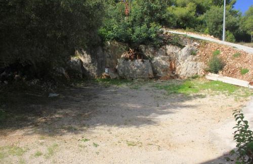 Cove Rogacic Apartment | Family-friendly Apartments with Parking Space in Vis