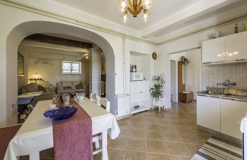 Tinjan Apartment | Perfect Apartments with Pools & a Large Garden Oasis