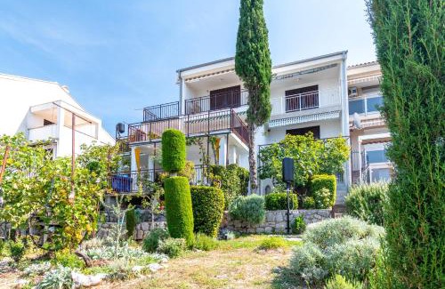 Klenovica Apartment | Family-Friendly Apartments with WiFi in Klenovica, Novi Vinodolski