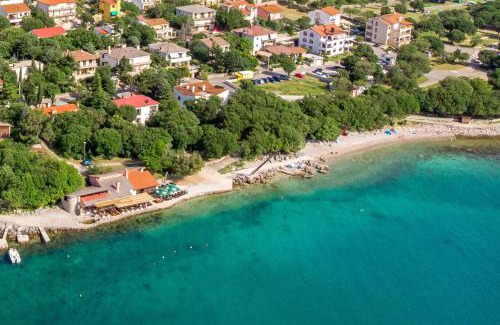 Klenovica Apartment | Family-Friendly Apartments with WiFi in Klenovica, Novi Vinodolski