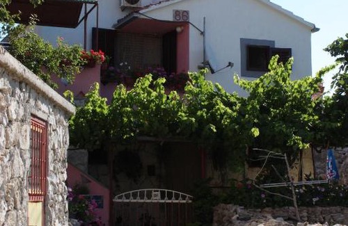 Sveti Jakov Apartment | Comfortable Apartments with WiFi in Stivan, Cres