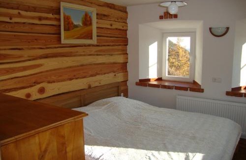 Gorenja vas-Poljane Apartment | Stylish Apartments Za Grapo with Pool & Child-Friendly Amenities