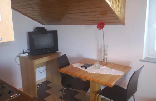 Catrnja Apartment | Stylish Apartments Zafran - Family-Friendly and Rated 8.9