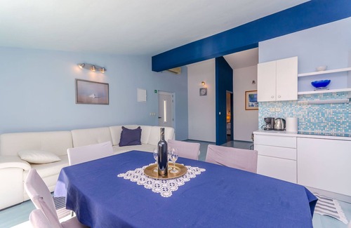 Okrug Donji Apartment | Beautiful Apartments Zdenka with Oceanfront Views