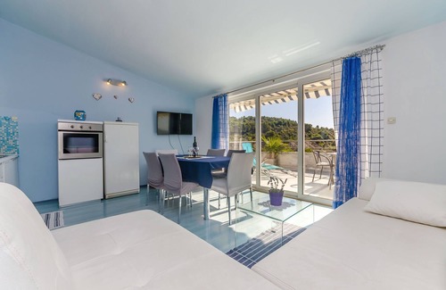 Okrug Donji Apartment | Beautiful Apartments Zdenka with Oceanfront Views