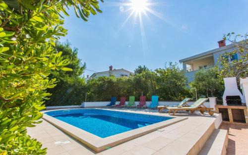 Silo House | Family-Friendly Apartments Zeljko B with Ocean Views