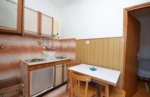 Jadrtovac Apartment | Inviting Apartments Zlatko with Oceanfront Views in Jadrtovac