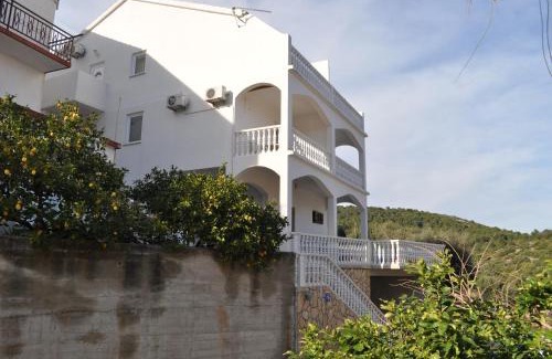 Cove Rogacic Apartment | Discover Comfort at Apartments Zora - Rated 8.7/10