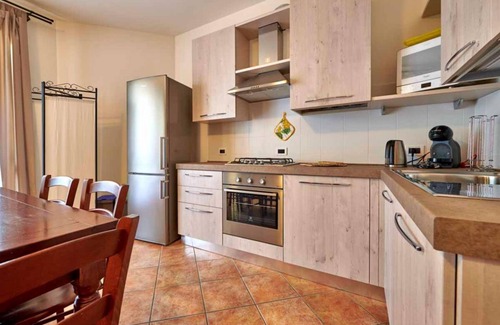 Costermano Apartment | Cozy ApartmentsGarda: Ocean View with Pool Access