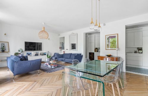Ternes Apartment | Cozy Apartment by Arc de Triomphe with Family Amenities