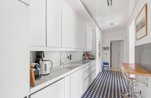 Ternes Apartment | Cozy Apartment by Arc de Triomphe with Family Amenities