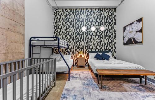 Downtown Dallas Apartment | Apartmint at Evergreen St - Dallas
