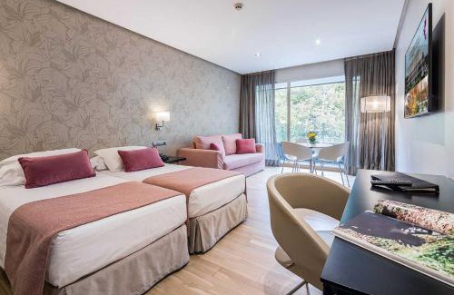 Moncloa-Aravaca Apartment | Inviting Apartosuites Jardines de Sabatini with Top Amenities