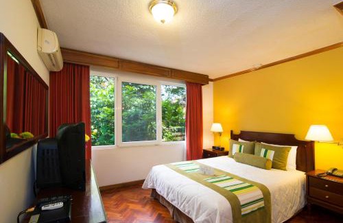 Escazu Hotel | Oceanfront Suites at Apartotel & Villas del Rio - 8.9/10