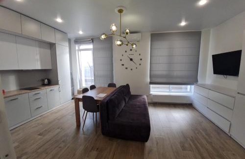 Babushkins'kyi district Apartment | Cozy ApartPlus Apartments - Guest Rated 9.8, Family-Friendly