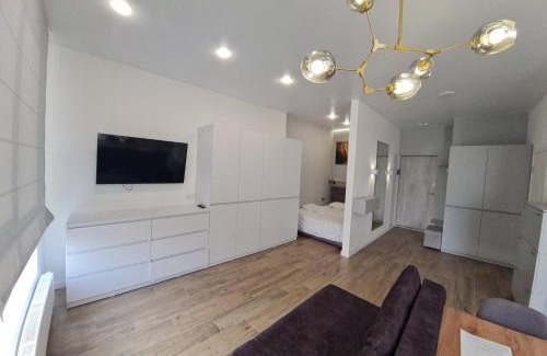 Babushkins'kyi district Apartment | Cozy ApartPlus Apartments - Guest Rated 9.8, Family-Friendly