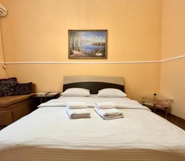 Podil Apartment | Cozy ApartPoltava Retreat with Hot Tub and Scenic Views