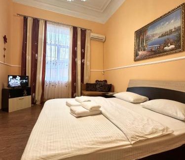 Podil Apartment | Cozy ApartPoltava Retreat with Hot Tub and Scenic Views