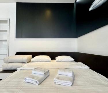 Sukhinovka Apartment | Designer Studio in Elite New Build with Sunlit Park Access