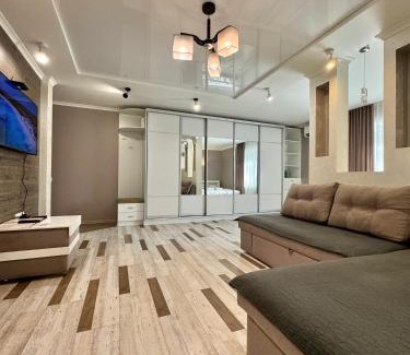 Sukhinovka Apartment | Pet-Friendly Retreat with Panoramic Balcony Near Park