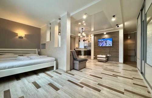 Sukhinovka Apartment | Pet-Friendly Retreat with Panoramic Balcony Near Park