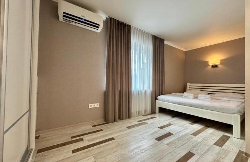 Sukhinovka Apartment | Pet-Friendly Retreat with Panoramic Balcony Near Park